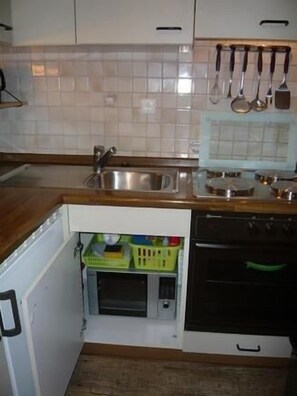 Apartment | Private kitchen | Fridge, stovetop - Falkenhorst Wohnung 40 (Oberstdorf)