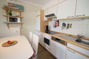 Apartment (GODS06004 - FeWo 'de Klipp') | Dapur peribadi | Peti sejuk