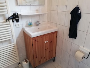Apartment (Ferienwohnung 1 im "Sahlenburger Feri) | Badezimmer
