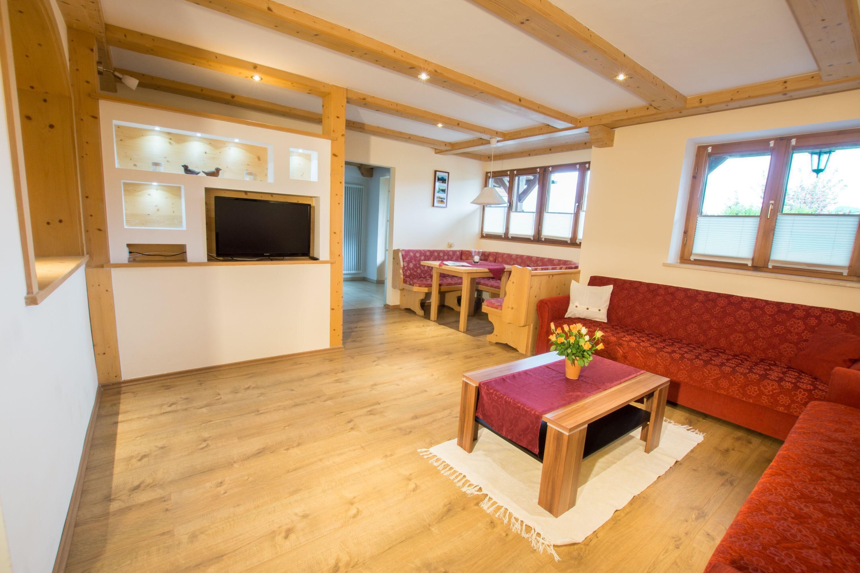 Apartemen | Ruang keluarga | TV