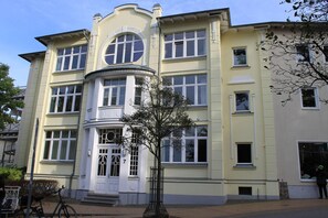 Apartment | Exterior - Strandnahe Ferienwohnung im Ostseebad Göhren (Göhren)