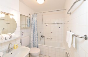 Apartment | Bathroom - Sylter Strandläufer, Haus Germania (Sylt)