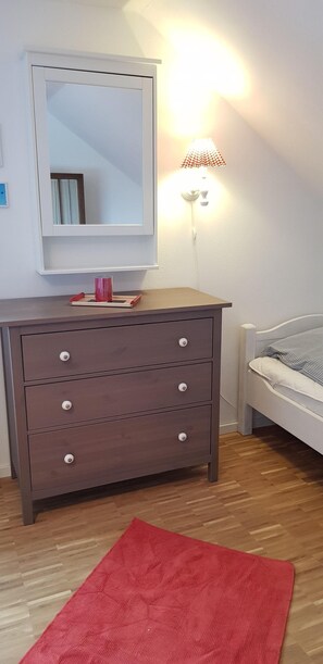 Cots/infant beds - App. Klein-olversum (Toenning)