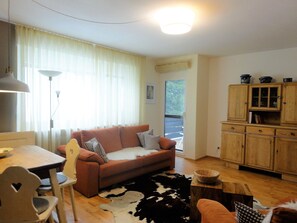 Apartment | Wohnzimmer | Fernseher