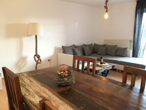 Apartment | Wohnzimmer | Fernseher