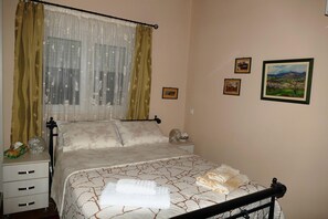 House | 3 bedrooms, cribs/infant beds, free WiFi - Esperides (Marathon)