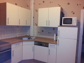 Apartment | Private kitchen | Fridge, microwave, stovetop, dishwasher - Wohnung Leuchtturm (Otterndorf)