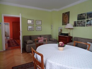 Apartment | Wohnzimmer | Fernseher