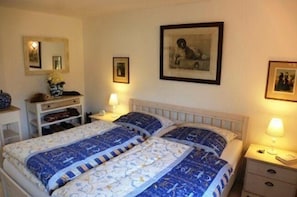 House | 1 bedroom, cots/infant beds, free wired Internet