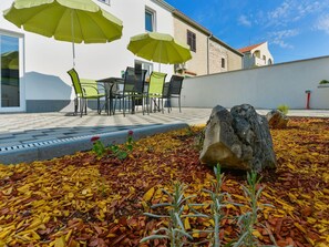 บ้านพัก (Villa Dragica mit Pool auf Terasse nu) | บริเวณที่พัก