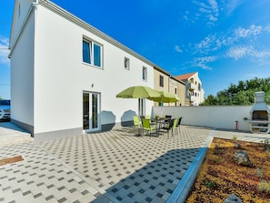 Ferienhaus (Villa Dragica mit Pool auf Terasse nu) | Unterkunftsgelände