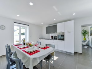 Ferienhaus (Villa Dragica mit Pool auf Terasse nu) | Eigene Küche | Kühlschrank