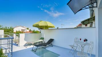 Ferienhaus (Villa Dragica mit Pool auf Terasse nu) | Balkon