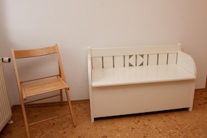 Cots/infant beds