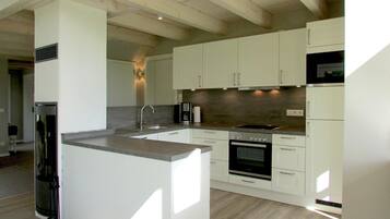 House | Private kitchen | Fridge, microwave, stovetop, dishwasher