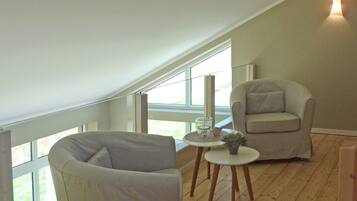 House | Living room | TV, fireplace