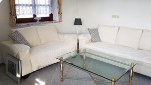 Living room - Landhus Achter de Kark- Smutjes Stuv (Poppenbüll)