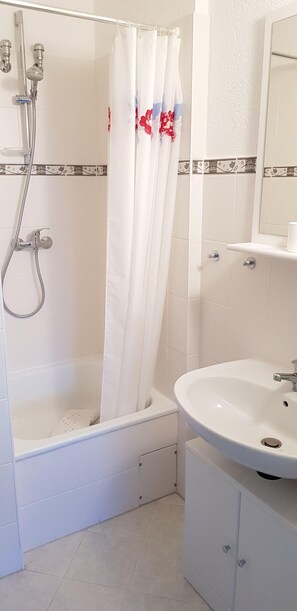 Apartment | Badezimmer