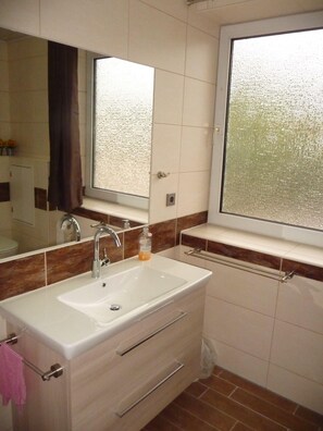 อพาร์ทเมนท์ | ห้องน้ำ | ฝักบัว, ผ้าเช็ดตัว