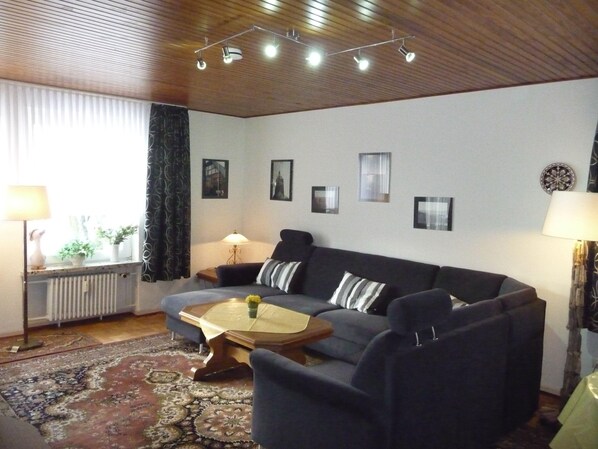 Apartment | Wohnzimmer | Fernseher