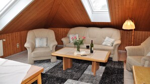 Unclassified image, 2 of 4, button - Ferienbauernhof Lafrenz - Ferienwohnung Sonnenblume (Fehmarn)