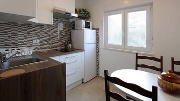 Apartemen (Apartment Sonja 1) | Dapur pribadi
