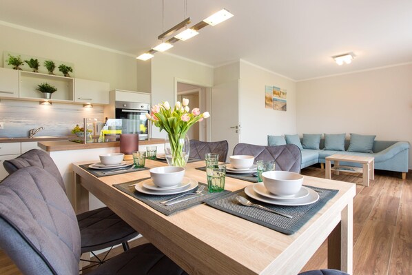 Ferienhaus (Feriendomizil SeeSand) | Eigene Küche | Kühlschrank, Hochstuhl