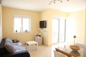 Leilighet | Oppholdsrom | TV