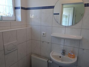 Apartment | Bathroom - Doppelhaushälfte in Carolinensiel für 4 Personen und ein Kleinkind 50101 (Wittmund)