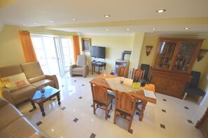 Apartment (Ferienwohnung Sonnenkliff in Groß Zi) | Wohnzimmer | Fernseher