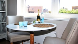 Luokittelematon kuva, 4 kautta 10, painike