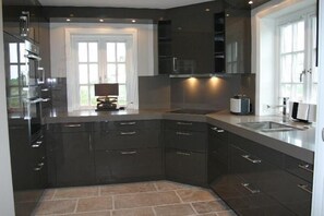 Apartment | Eigene Küche | Kühlschrank, Mikrowelle, Herdplatte, Geschirrspüler