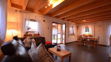 House | Living room | TV, fireplace