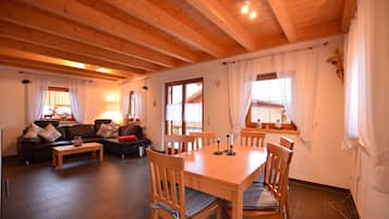 House | Living room | TV, fireplace