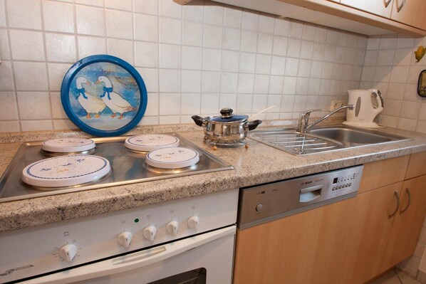 Apartment | Eigene Küche | Kühlschrank, Mikrowelle, Herdplatte, Geschirrspüler