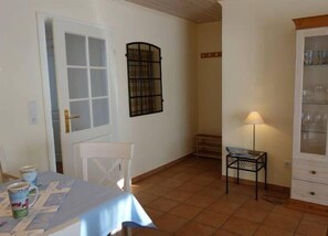 2 عدّة غرف نوم وأسرّة أطفال/رضّع