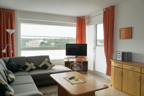 Apartment | Wohnzimmer | Fernseher, DVD-Player