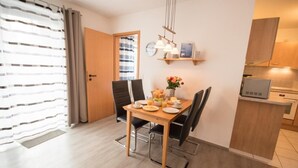 Apartment | Private kitchen | Coffee/tea maker, fridge, microwave, stovetop - Kap Horn (Cuxhaven)
