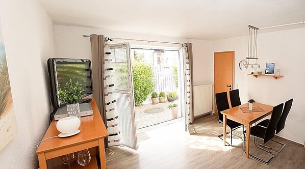 Apartment | 1 bedroom, cots/infant beds, free wired Internet