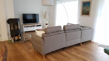 Ferienhaus | Wohnzimmer | Fernseher, Kamin, DVD-Player