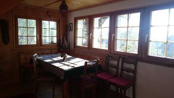 Rumah | Dapur pribadi | Lemari es, oven, kompor, dan mesin pembuat kopi/teh