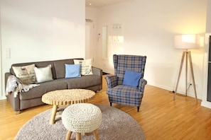 Apartment (Villa Löwenstein, WE 15 mit WLAN / 9) | Wohnzimmer | Fernseher