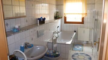 Apartment | Badezimmer