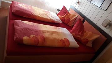 House | 1 bedroom, cribs/infant beds, free WiFi