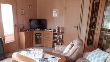 House | Ruang tamu | TV, pemain DVD