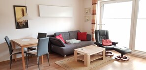 Apartment (Königsfriesen, App. 2) | Living room | TV - Königsfriesen, App. 2 (St. Peter-Ording)