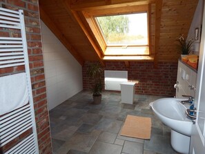 Apartment (Ostseeliebe Oben Links 2 KK H) | Badezimmer