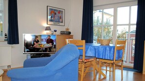 Appartamento | Cucina privata | Macchina per tè/caffè, frigorifero, microonde, piano cottura