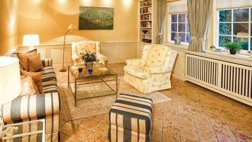 Apartment | Wohnzimmer | Fernseher