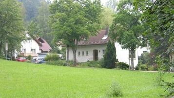 Khuôn viên nơi lưu trú